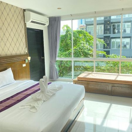Nj Patong Hotel Екстериор снимка