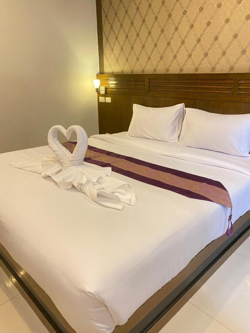 Nj Patong Hotel Екстериор снимка