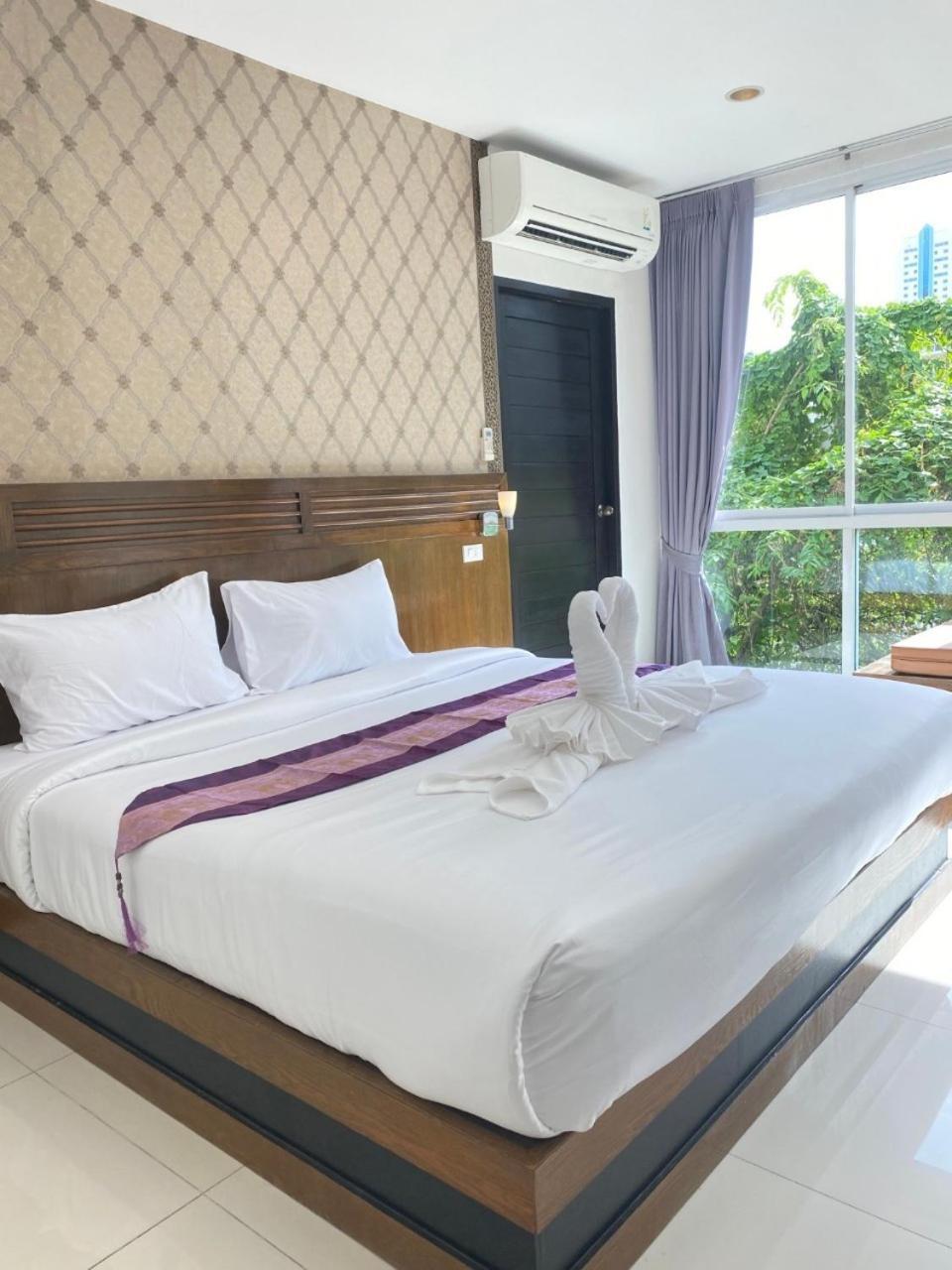 Nj Patong Hotel Екстериор снимка