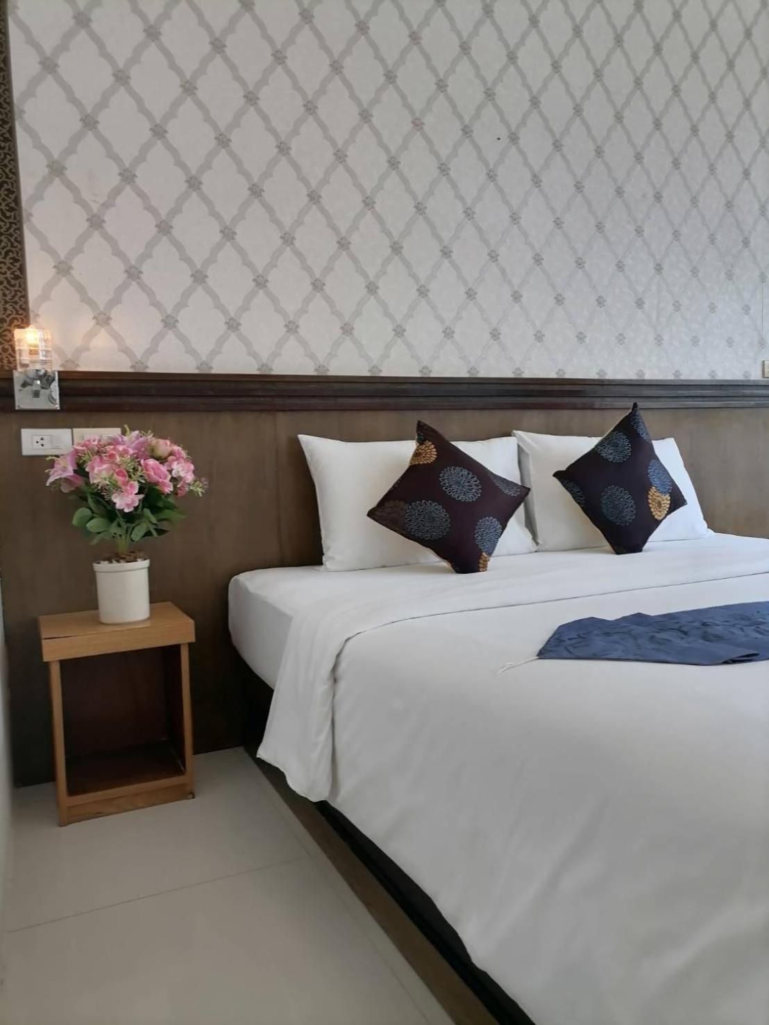 Nj Patong Hotel Екстериор снимка