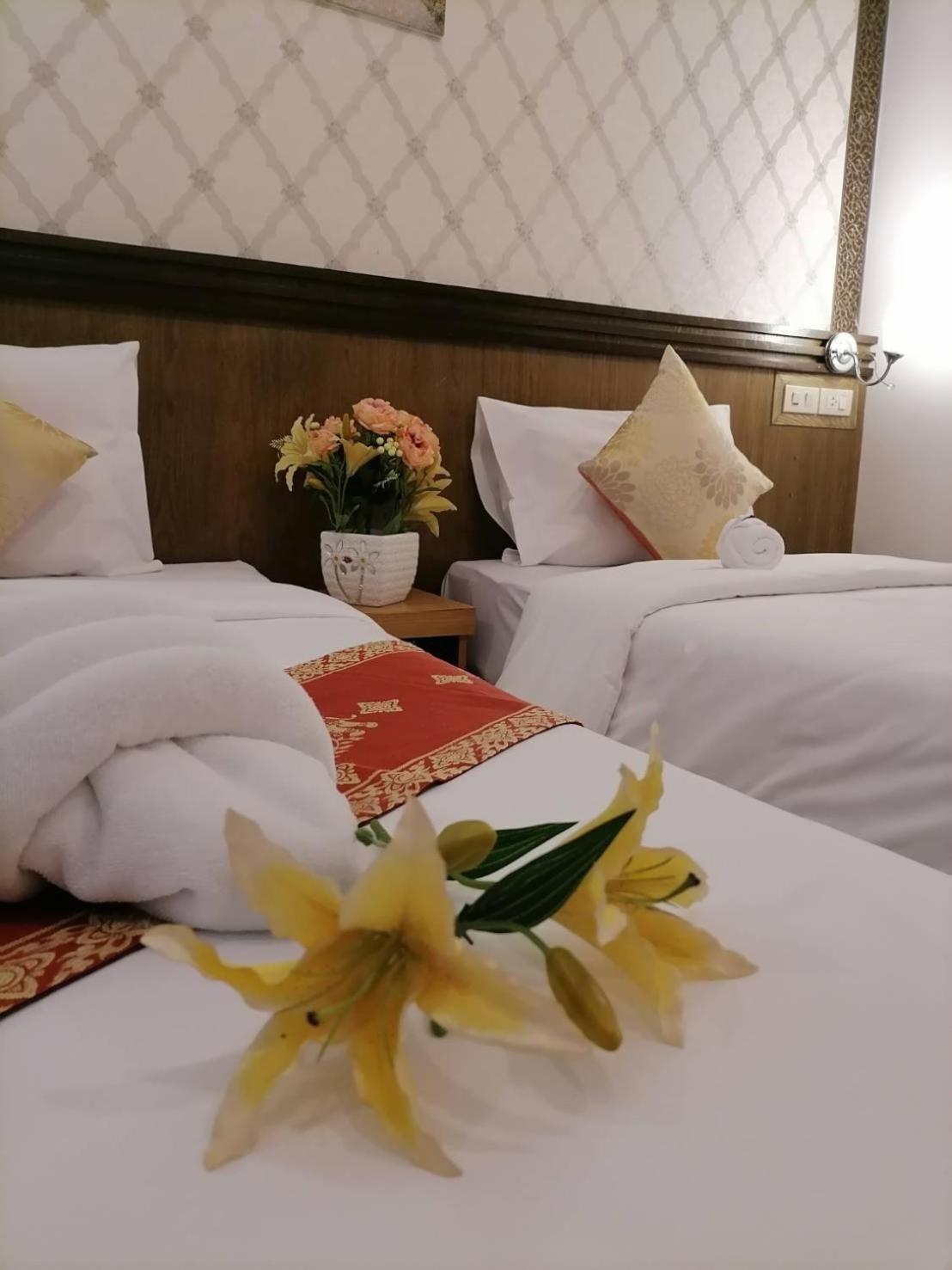 Nj Patong Hotel Екстериор снимка