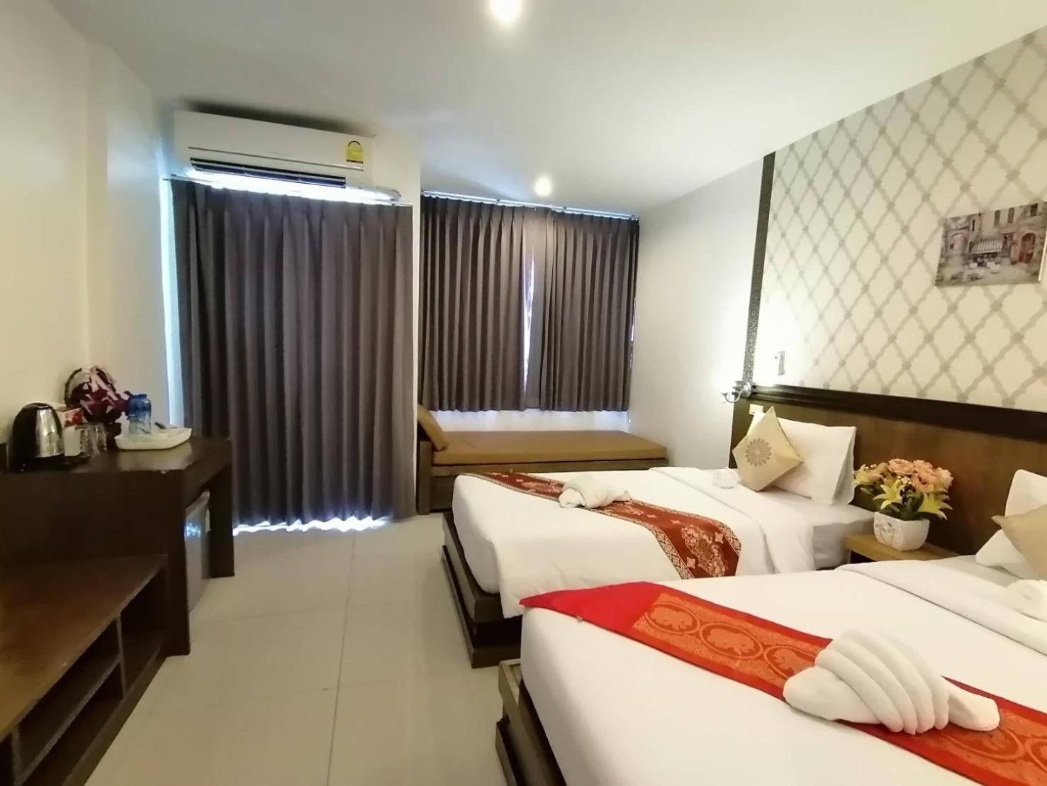 Nj Patong Hotel Екстериор снимка